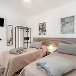 Semesterbostad Gar House