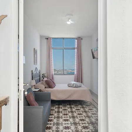 Gar House Nyaraló Caleta de Interián