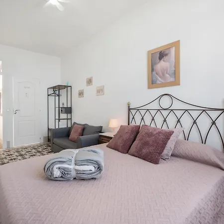 Gar House Nyaraló Caleta de Interián