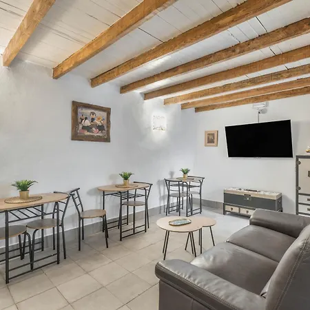 Gar House * Caleta de Interián